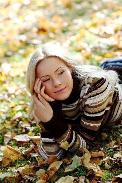 Mujer de otoño —  Fotos de Stock