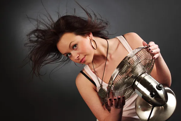 Menina com ventilador — Fotografia de Stock