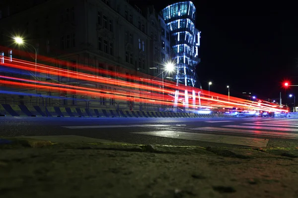 Ночная городская улица — стоковое фото