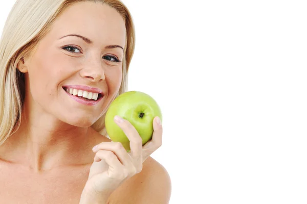 女性は緑のリンゴを食べる — ストック写真
