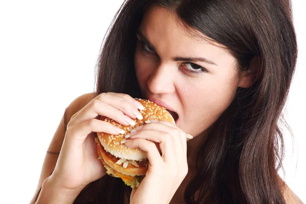 Kvinna äta burger — Stockfoto