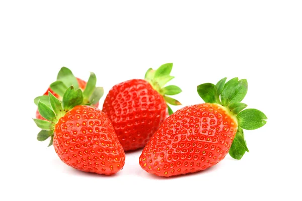 Erdbeerhaufen isoliert — Stockfoto