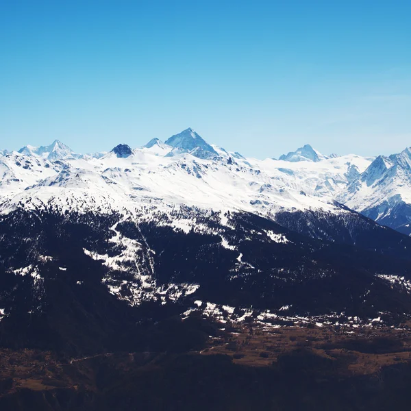 Dağların tepesinde — Stok fotoğraf