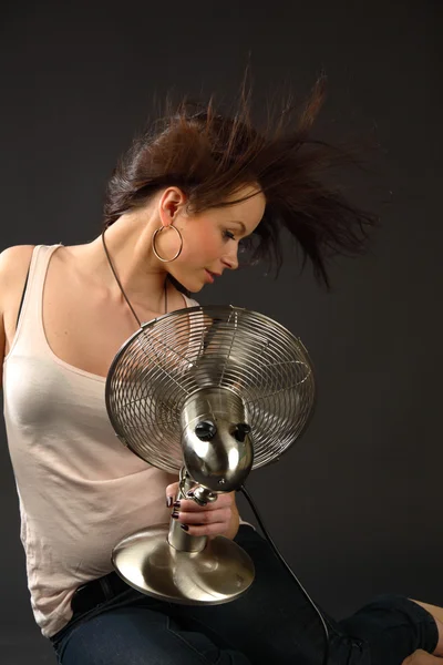 Chica con ventilador —  Fotos de Stock