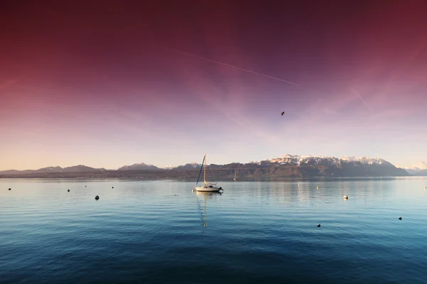 Яхта на озере Женева — стоковое фото