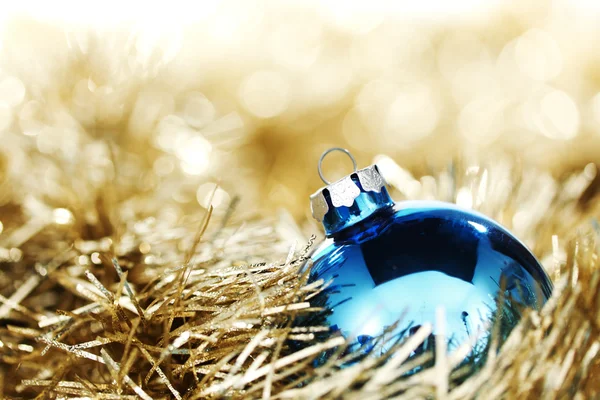 Bola de Natal azul — Fotografia de Stock