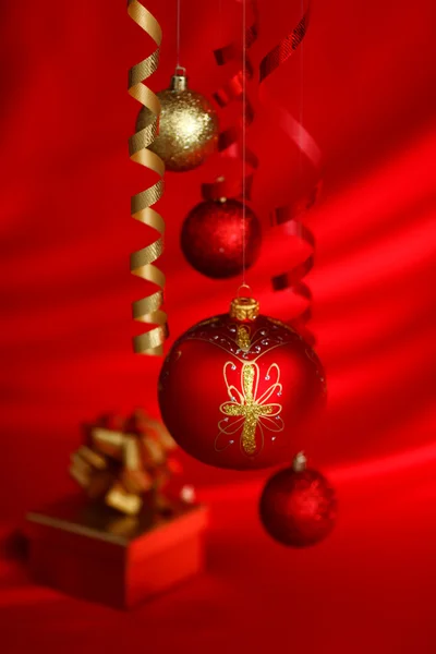 Rote Weihnachtskugel — Stockfoto