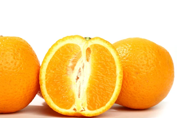 Na białym tle pomarańcze — Zdjęcie stockowe