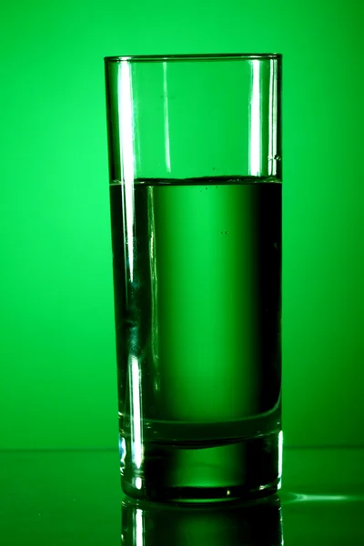 Вода на зелений — стокове фото