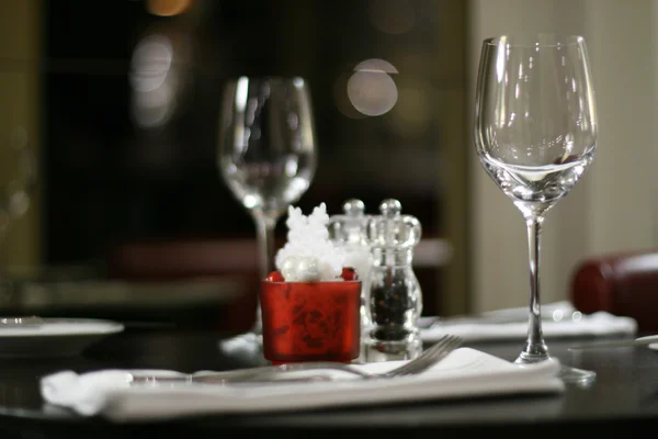 Två glas på bordet — Stockfoto