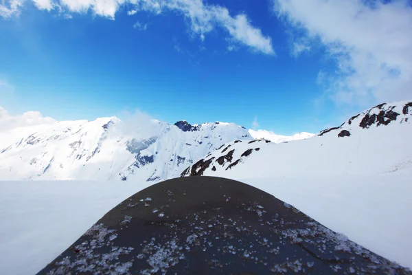 Сноуборд в горах — стоковое фото