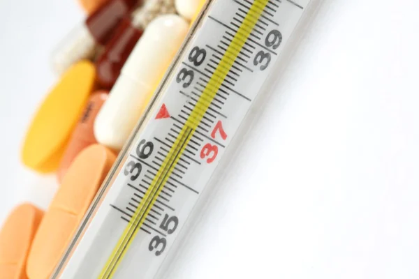 Thermometer and drugs — Stock Photo, Image