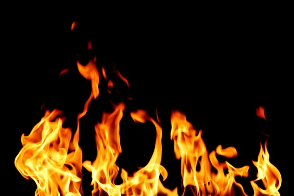 Огненное пламя рядом — стоковое фото