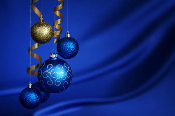 Blaue Weihnachtskugel — Stockfoto