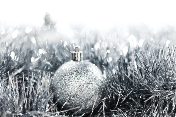 Srebrna piłka Boże Narodzenie — Zdjęcie stockowe