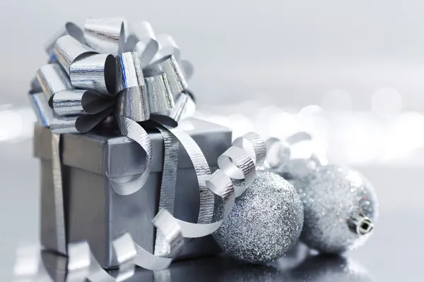 Gümüş Noel hediyesi — Stok fotoğraf