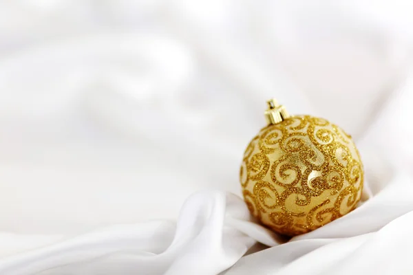 Boule de Noël en or — Photo