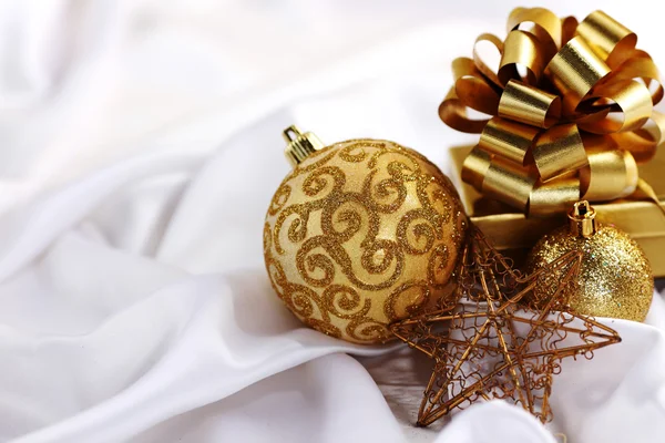Gold christmas ball — Stock Photo, Image