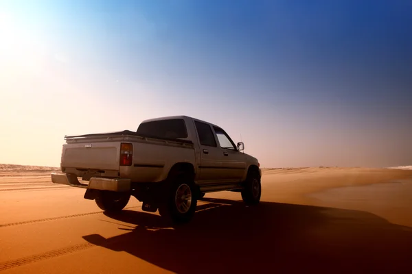 Пустеля вантажівка — стокове фото