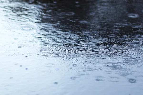 Water drops on lake — Stock Photo, Image