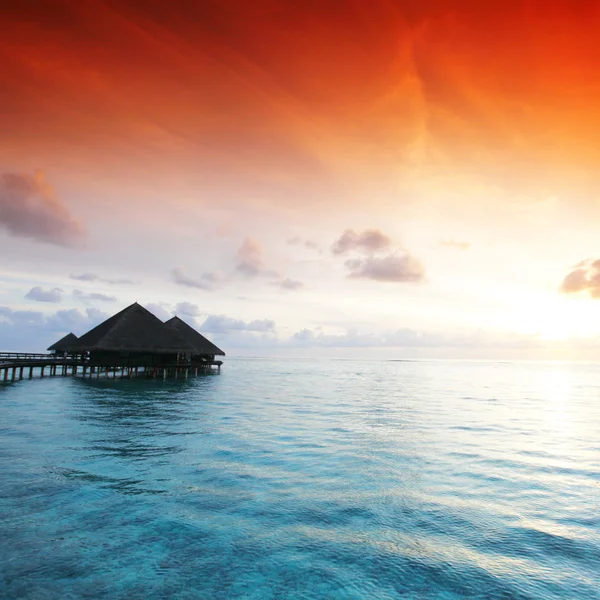 Maldiviska hus på sunrise — Stockfoto