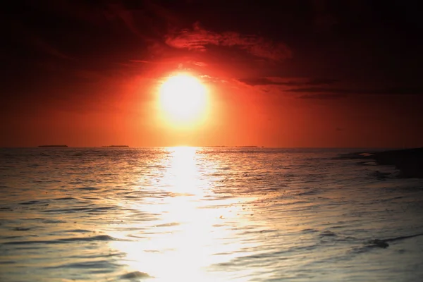 Zonsondergang op zee — Stockfoto