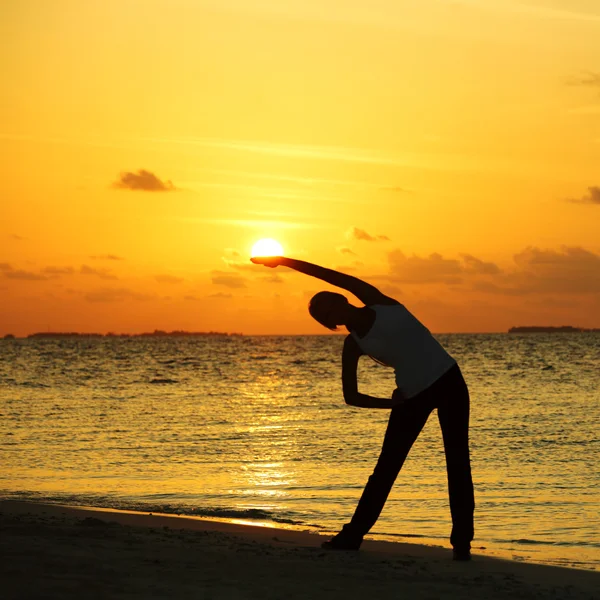 Tramonto yoga donna — Foto Stock