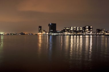 Rotterdam maas Nehri gece görünümüne