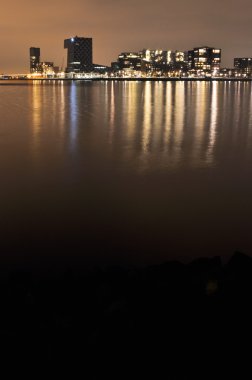 Rotterdam maas Nehri gece görünümüne