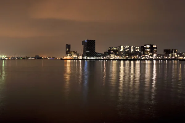 Rotterdam nacht uitzicht op de maas rivier — Stockfoto