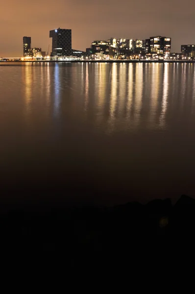 Rotterdam éjszakai nézetet a maas-folyó — Stock Fotó