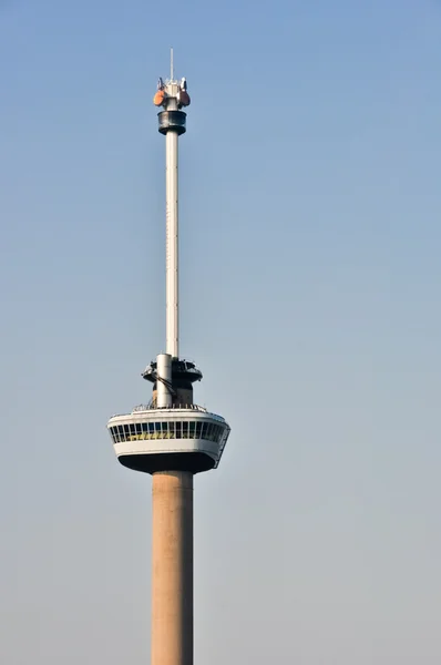 Vue agrandie sur la tour Euromast. Un point de repère de Rotterdam, Pays-Bas — Photo