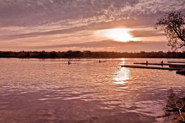 gün batımı göl wascana üzerinde