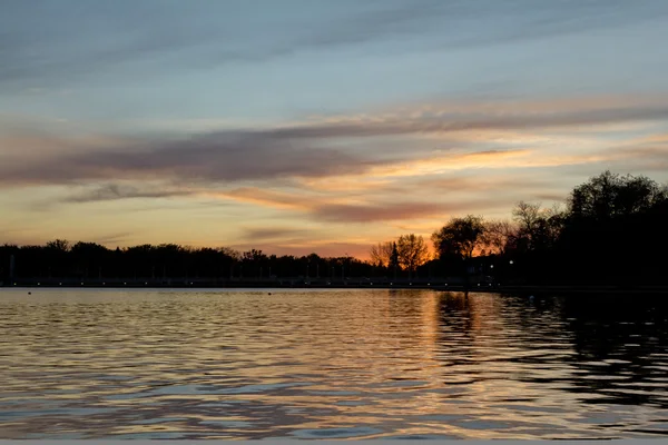 वाकाना तलाव प्रती सूर्यास्ता — स्टॉक फोटो, इमेज