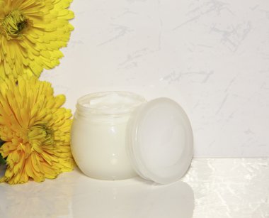 çiçek in bir calendula yüz kremi