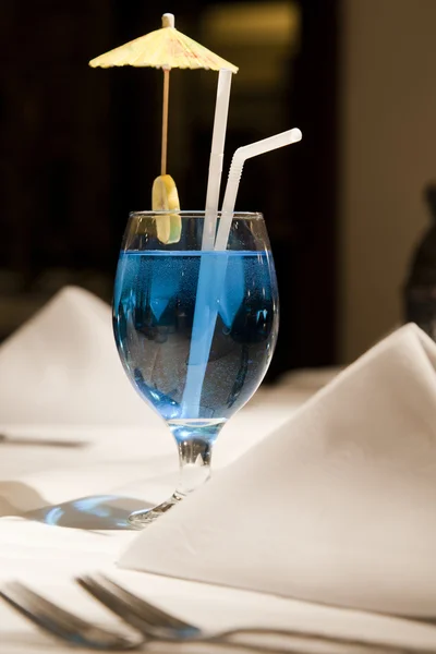 蓝色马提尼酒的关门 — 图库照片