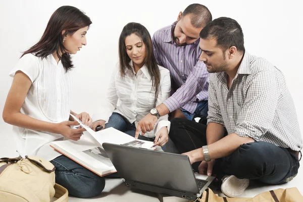Group of a multi ethnic students — Stock Photo, Image