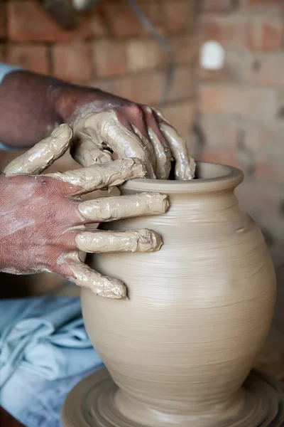 Potter 's hands — стоковое фото