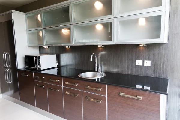 Moderne keuken in een appartement — Stockfoto