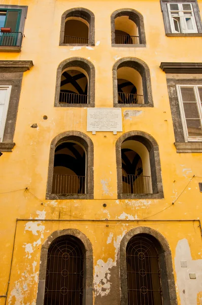 Neapolitanisches Gebäude — Stockfoto