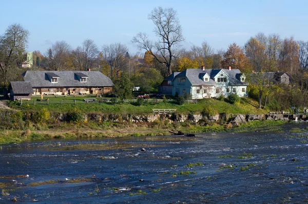 House e 'vicino al fiume — Foto Stock