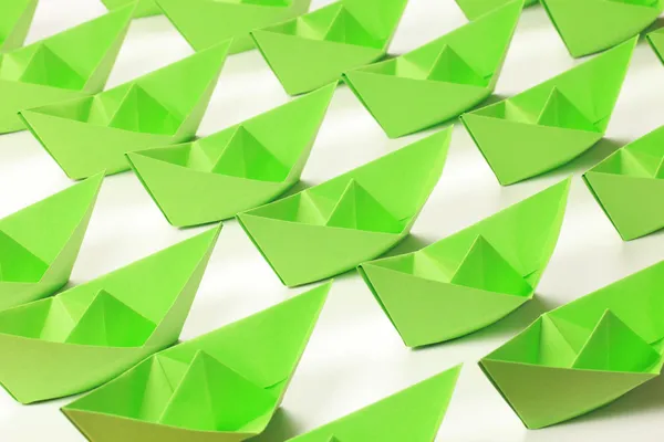 Gröna papper båtar — Stockfoto