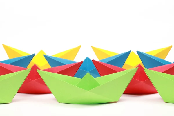 Färgat papper båtar — Stockfoto
