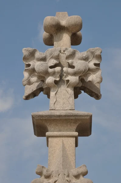 Готический шпиль в соборе Милана — стоковое фото