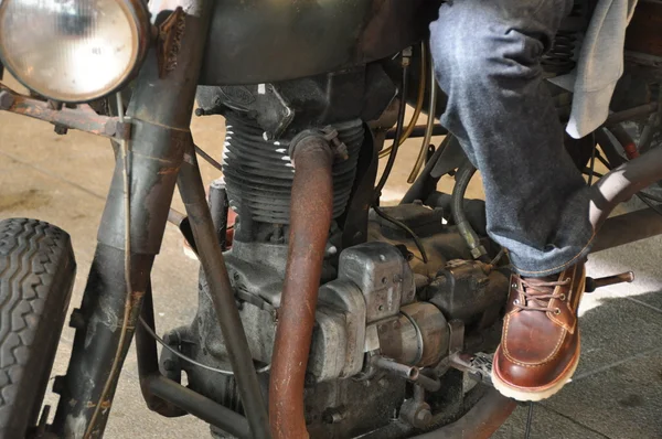 Sitting on an old motorbike — Stock Photo, Image