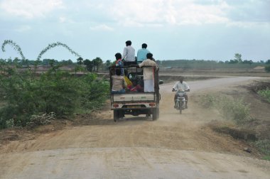 kamyon asfaltsız yol Hindistan Seyahat