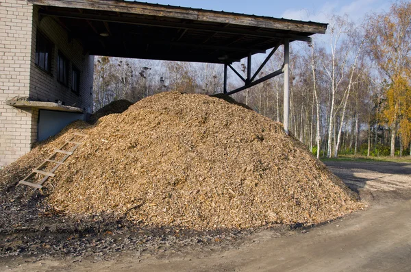 Combustíveis de biomassa. Madeira lascada. Combustíveis naturais . — Fotografia de Stock