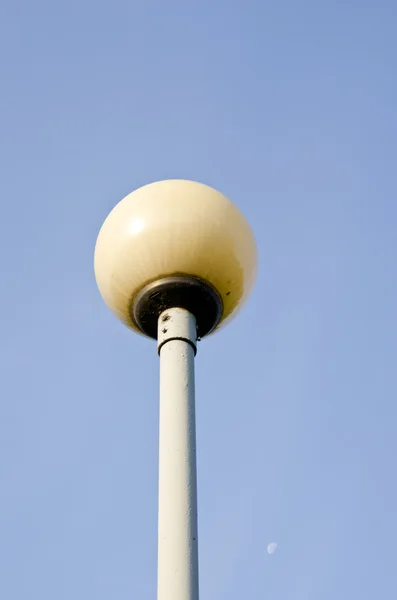 Glass ball on metal pole. Park lighting. — Stock Photo, Image