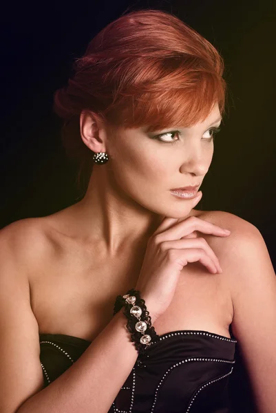 The red-haired girl with a speaking glance — Stock Photo, Image