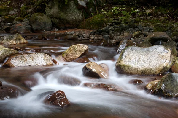 Boulders in stream. — Stock Photo, Image